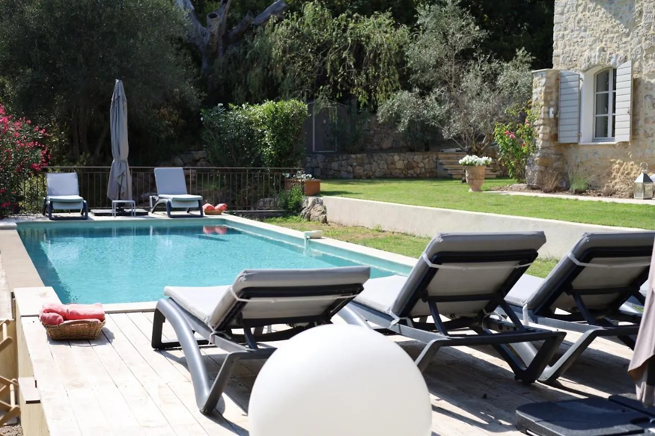 L'Elegante Bastide En Pierre Avec Vue Sur Le Vieux Village De Mougins 0*,  France