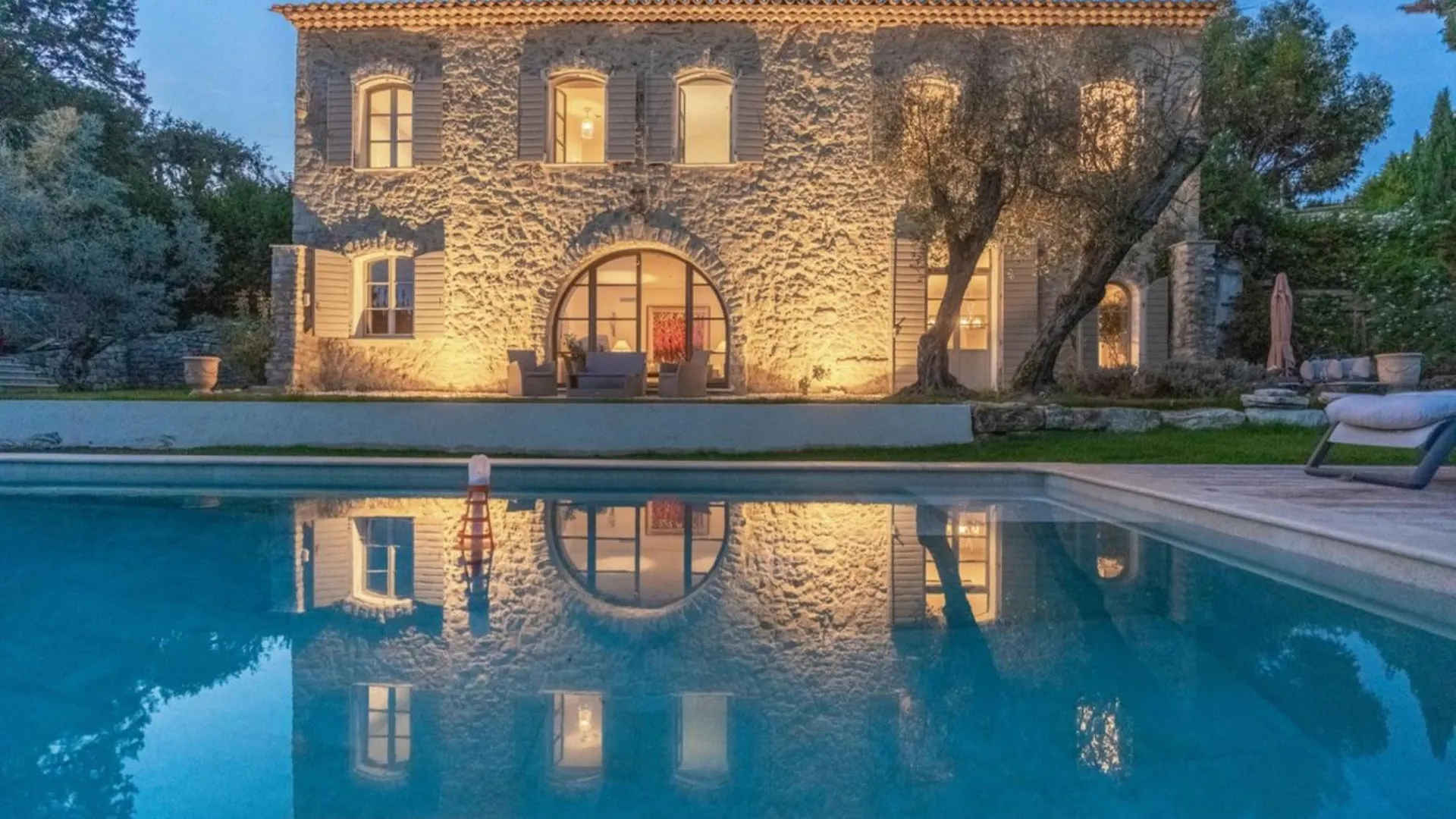 L'Elegante Bastide En Pierre Avec Vue Sur Le Vieux Village De Mougins